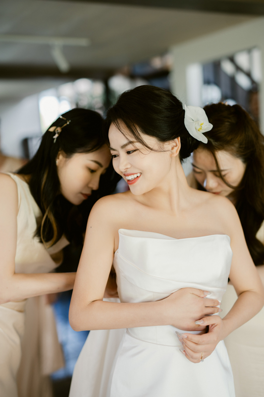 Melbourne wedding photography featuring a light retro suit styling and matching accessories